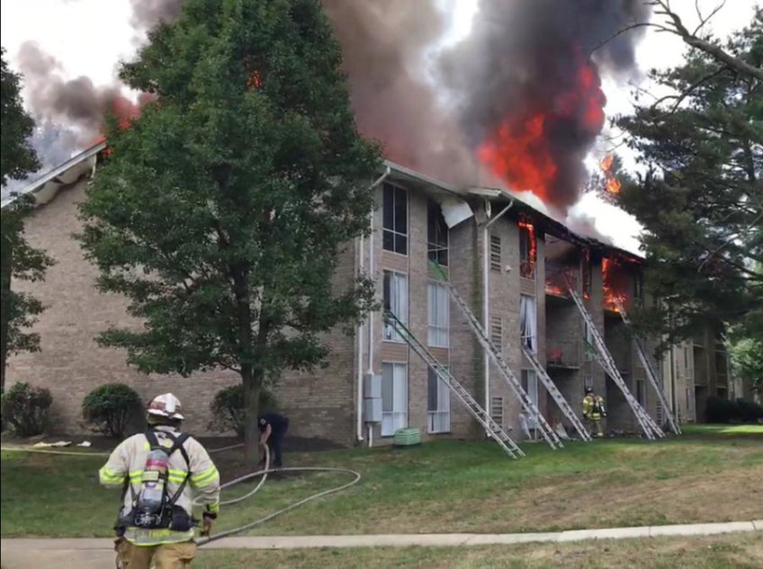 El Incendio de Franklin Park Destruye 11 Apartamentos: Veinte Personas Quedan Desplazadas