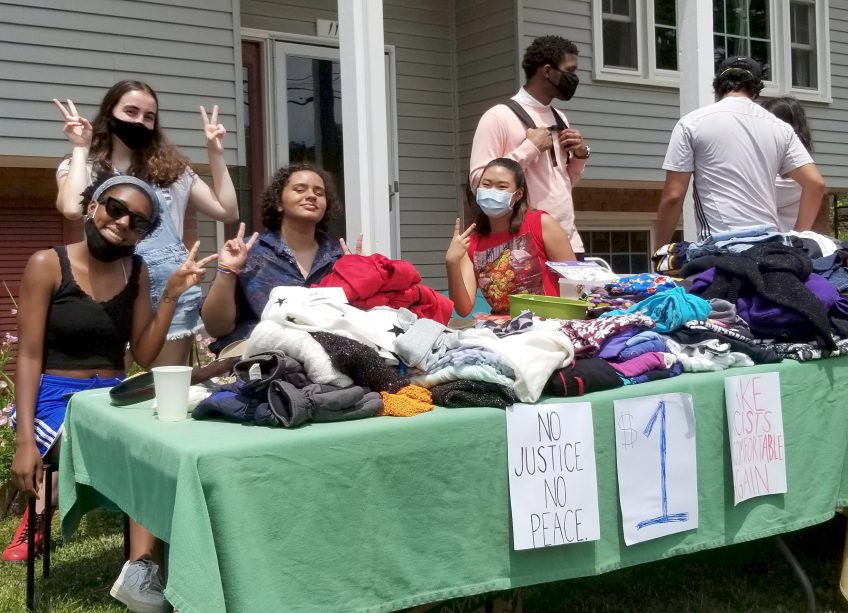 Yard and Bake sale recauda Fondos para Black Lives Matter